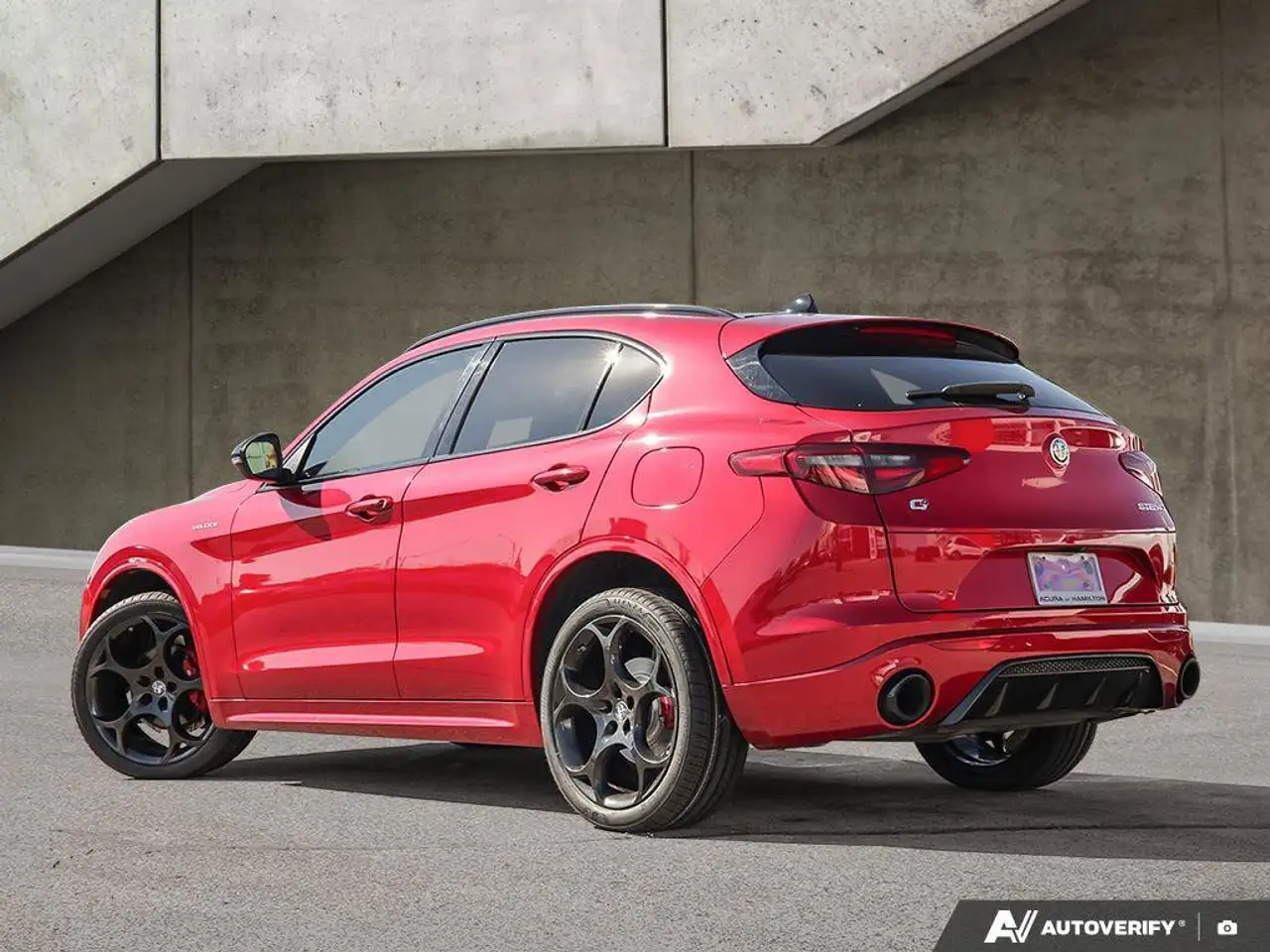 Alfa Romeo Stelvio снимка Alfa Romeo Stelvio