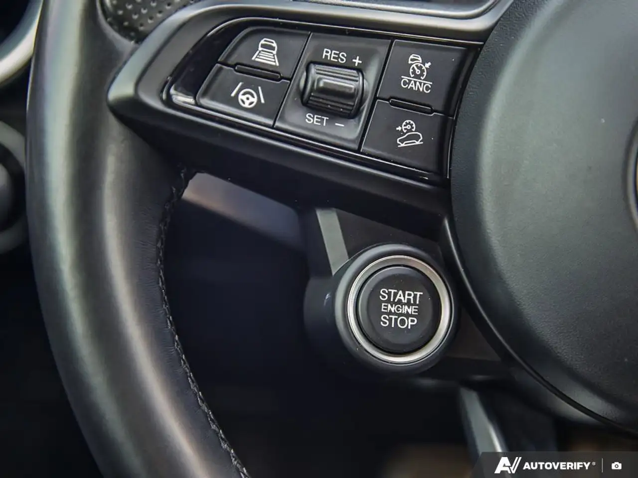 Alfa Romeo Stelvio снимка Alfa Romeo Stelvio