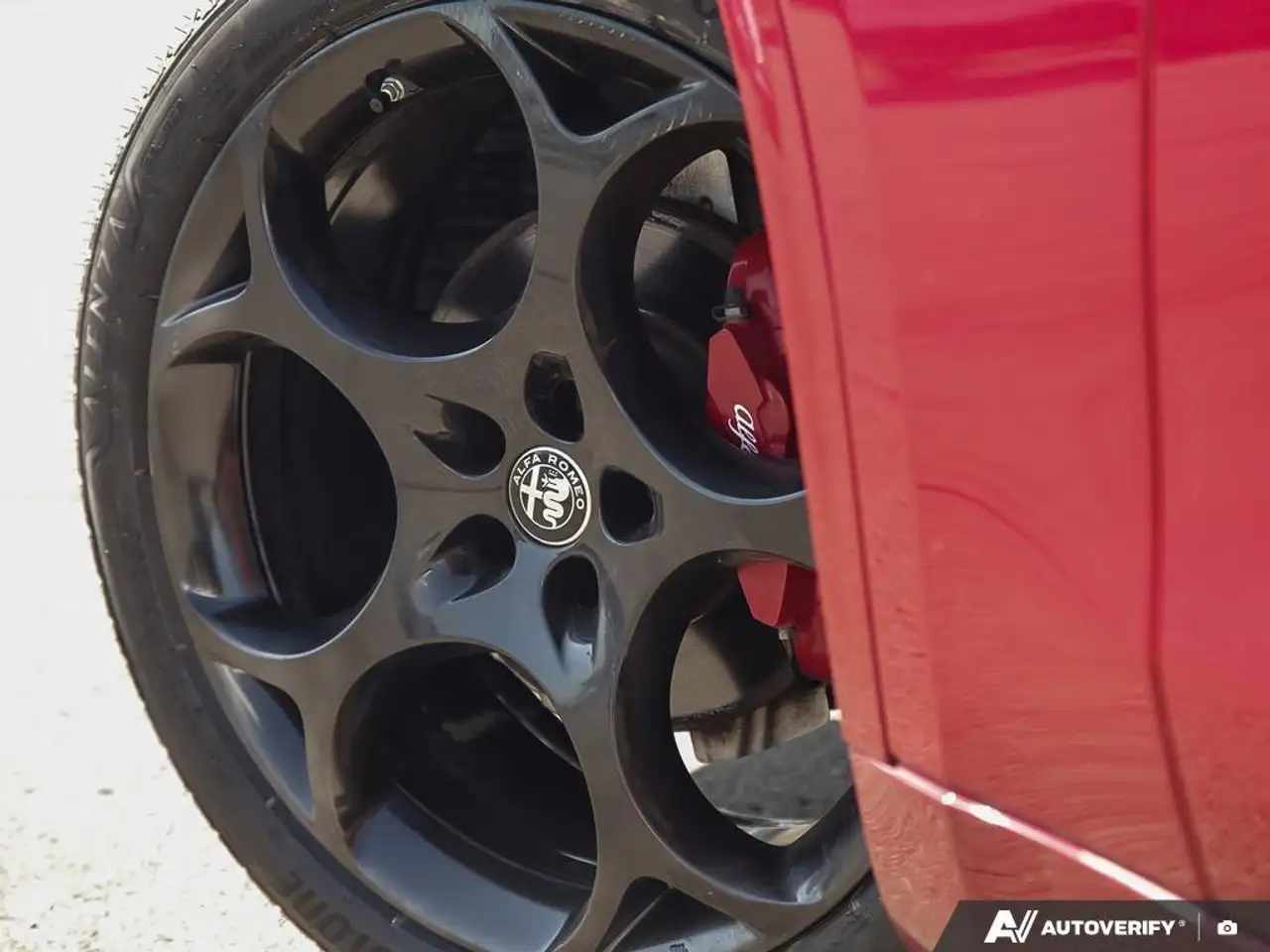 Alfa Romeo Stelvio снимка Alfa Romeo Stelvio