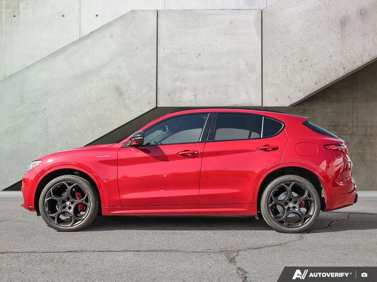 Alfa Romeo Stelvio снимка Alfa Romeo Stelvio