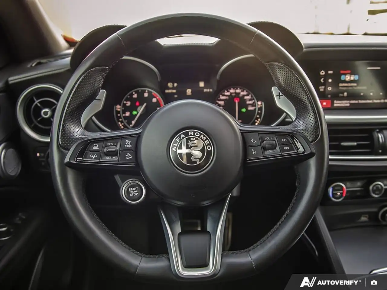 Alfa Romeo Stelvio снимка Alfa Romeo Stelvio