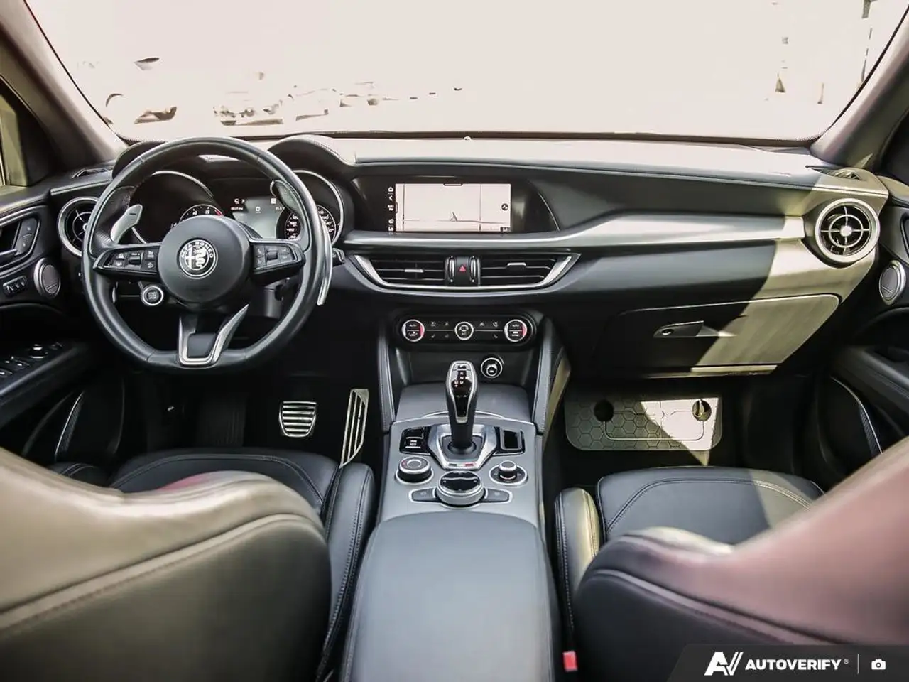 Alfa Romeo Stelvio снимка Alfa Romeo Stelvio