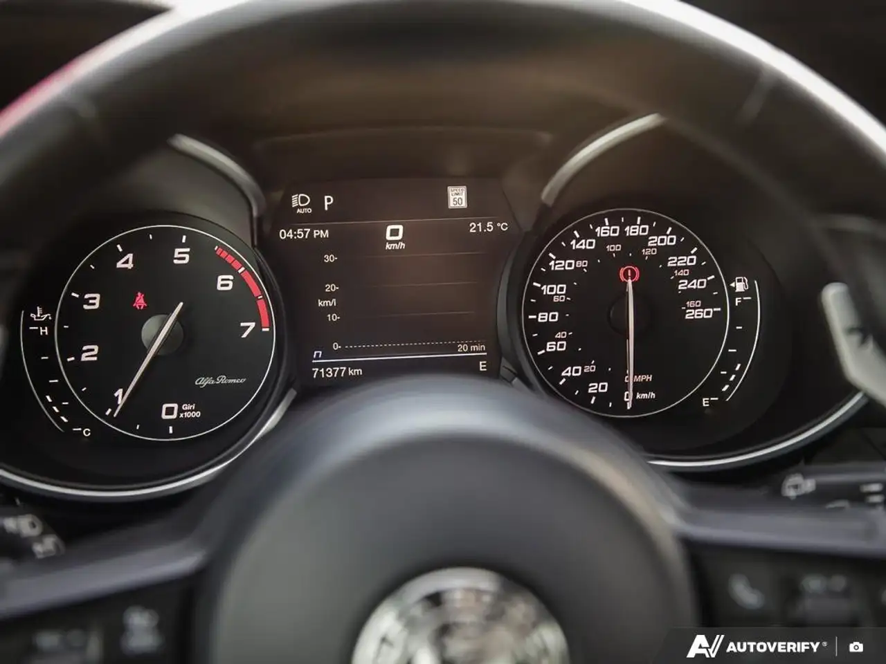 Alfa Romeo Stelvio снимка Alfa Romeo Stelvio