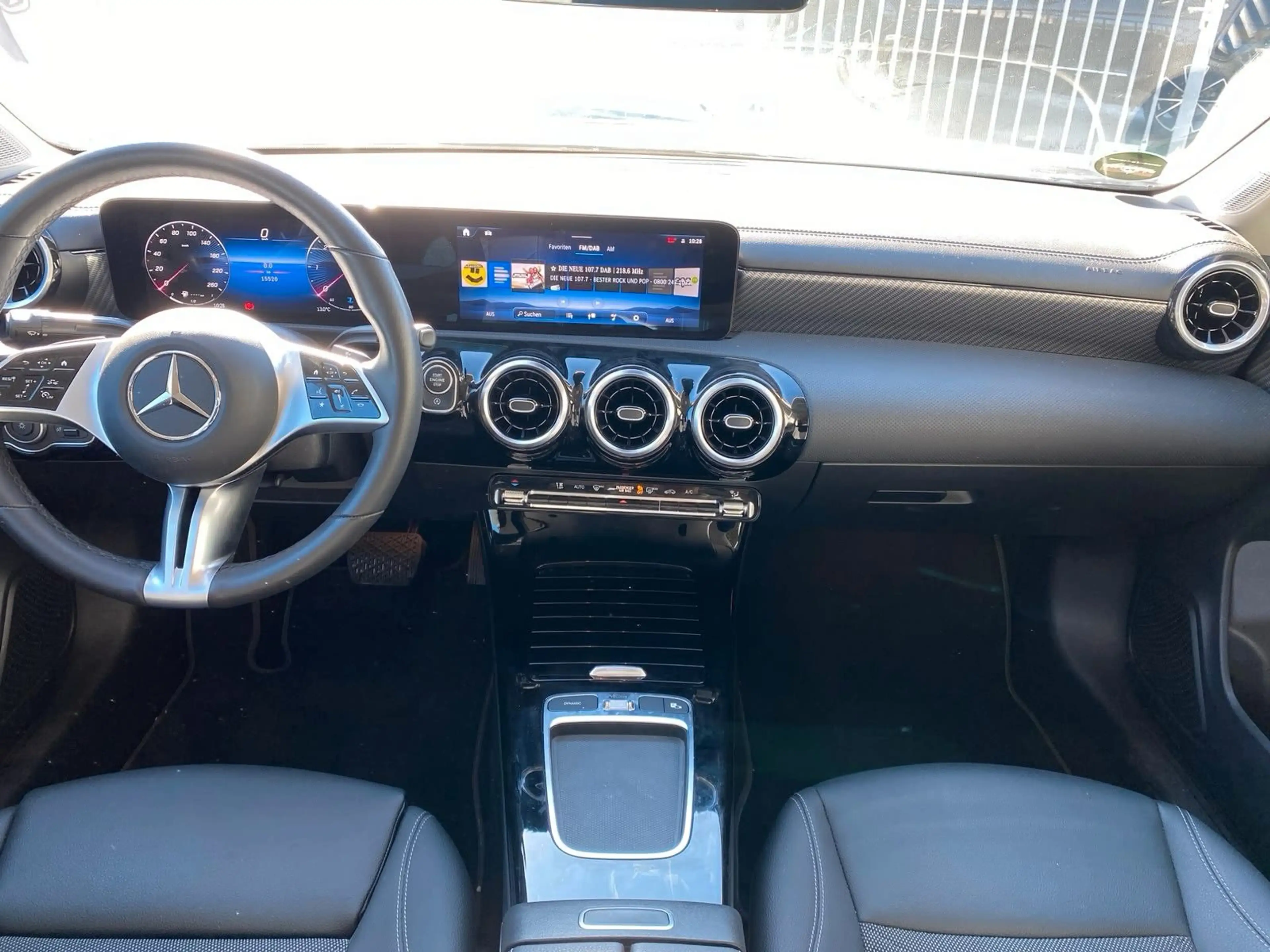 Mercedes-Benz CLA 180 d — photo 12