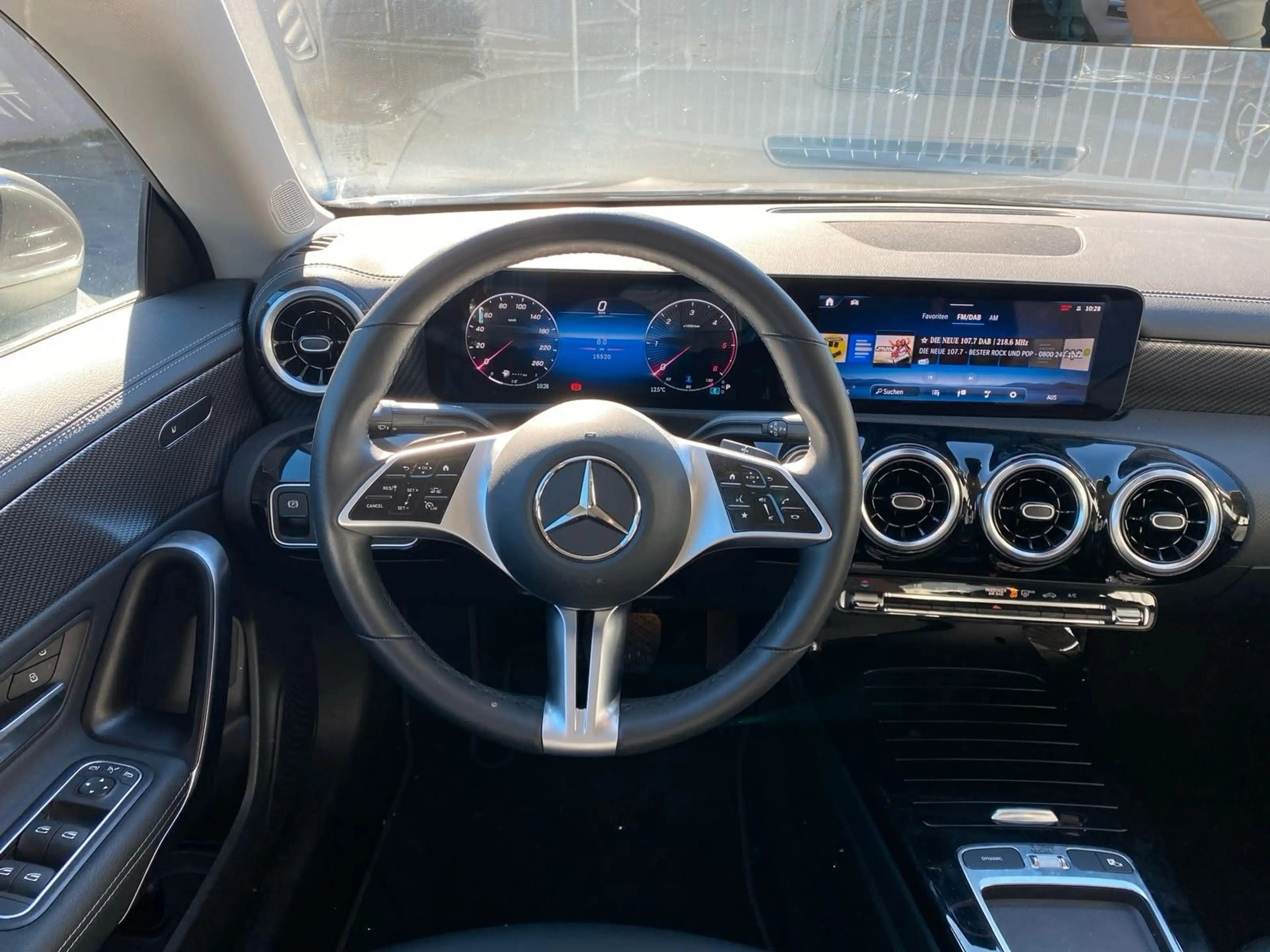Mercedes-Benz CLA 180 d — photo 11