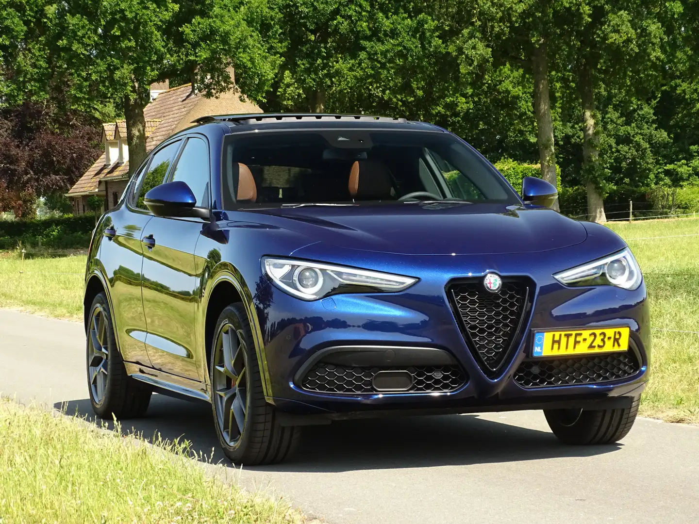 Alfa Romeo Stelvio 2.0 T AWD 280PK Veloce | Carplay | Customized | Sc Blauw - 2