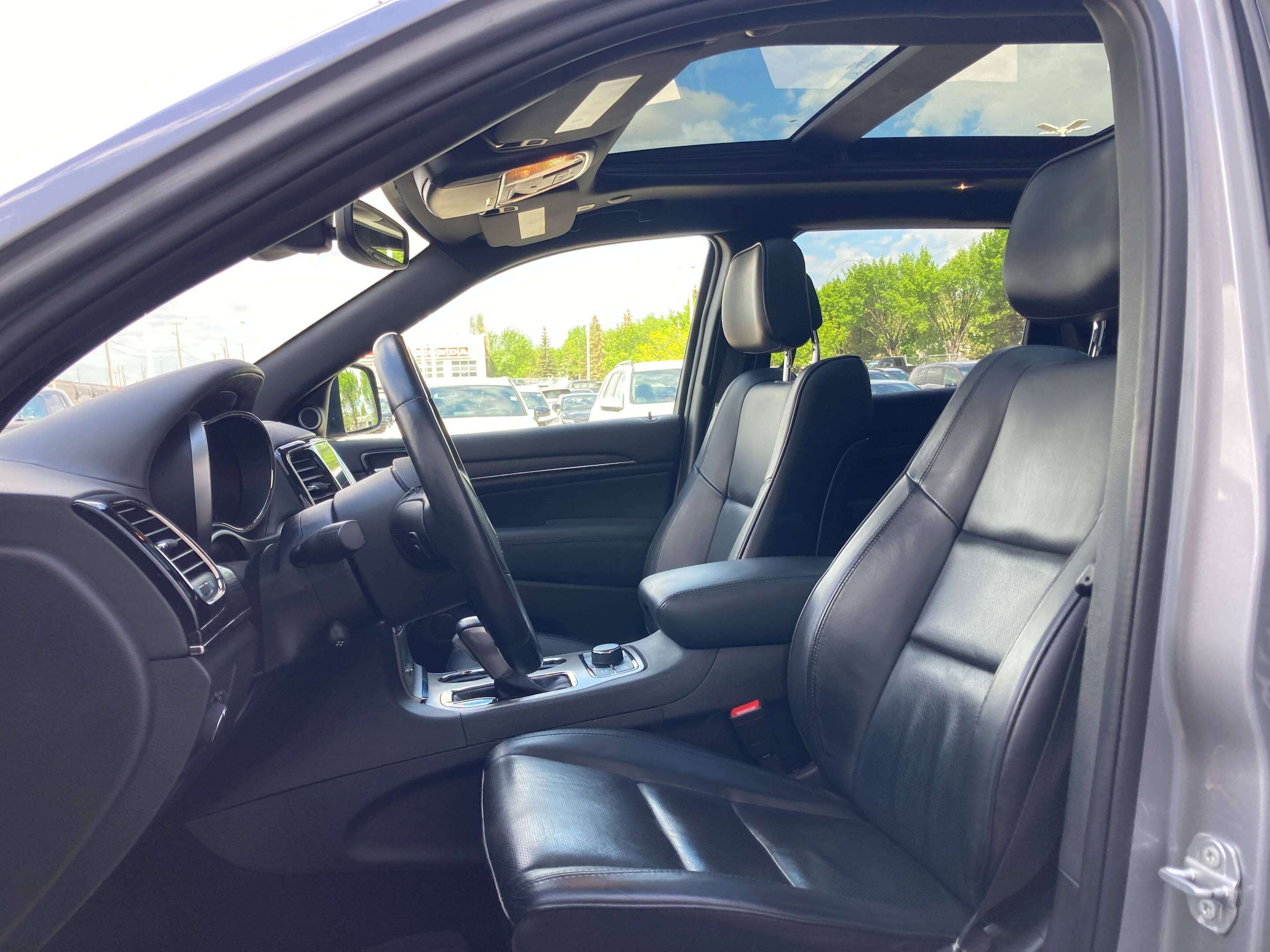 used 2021 Jeep Grand Cherokee car, priced at $35,900