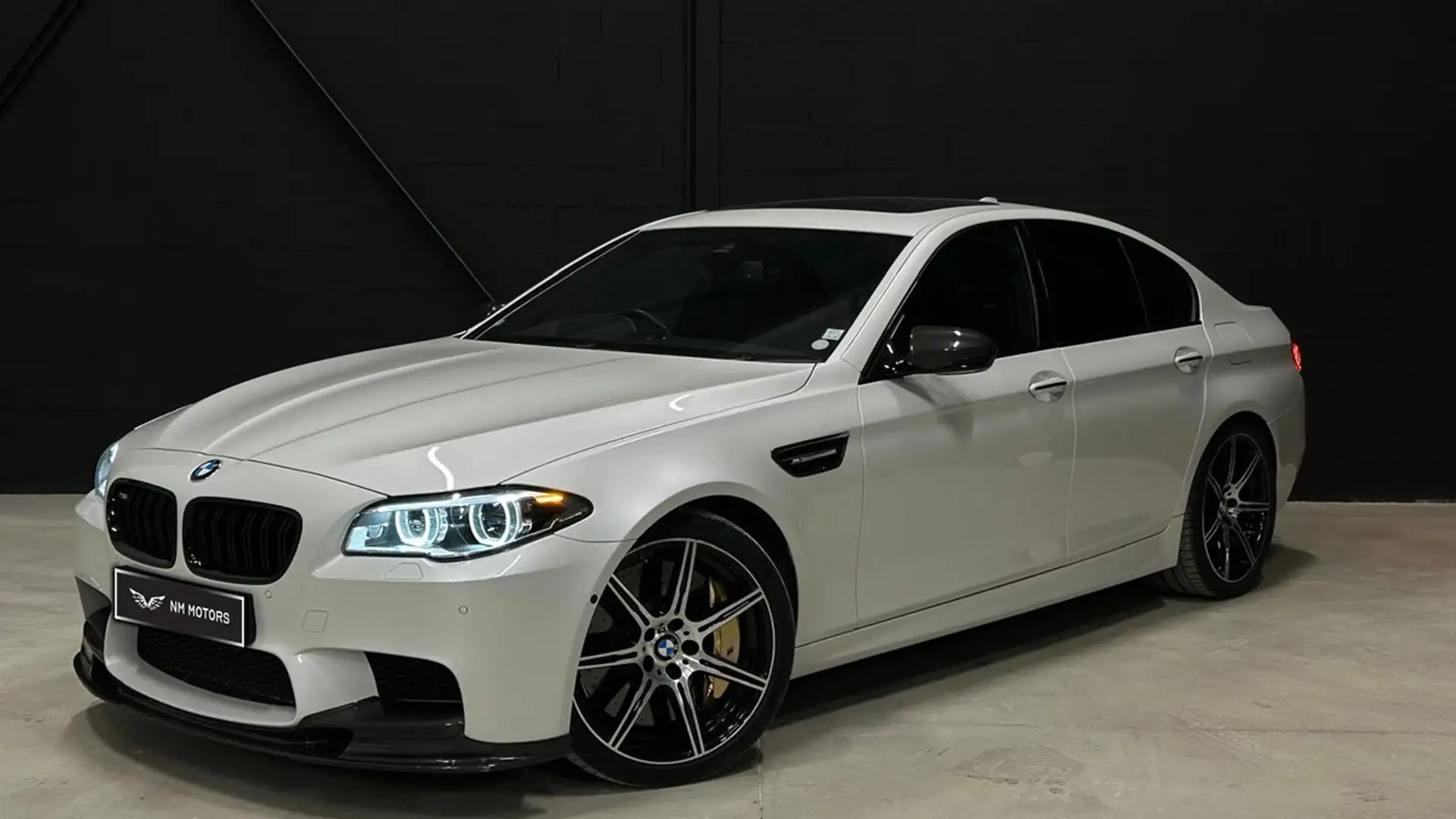 BMW M5 F10 Compétition dition 600 CH Blanc - 1