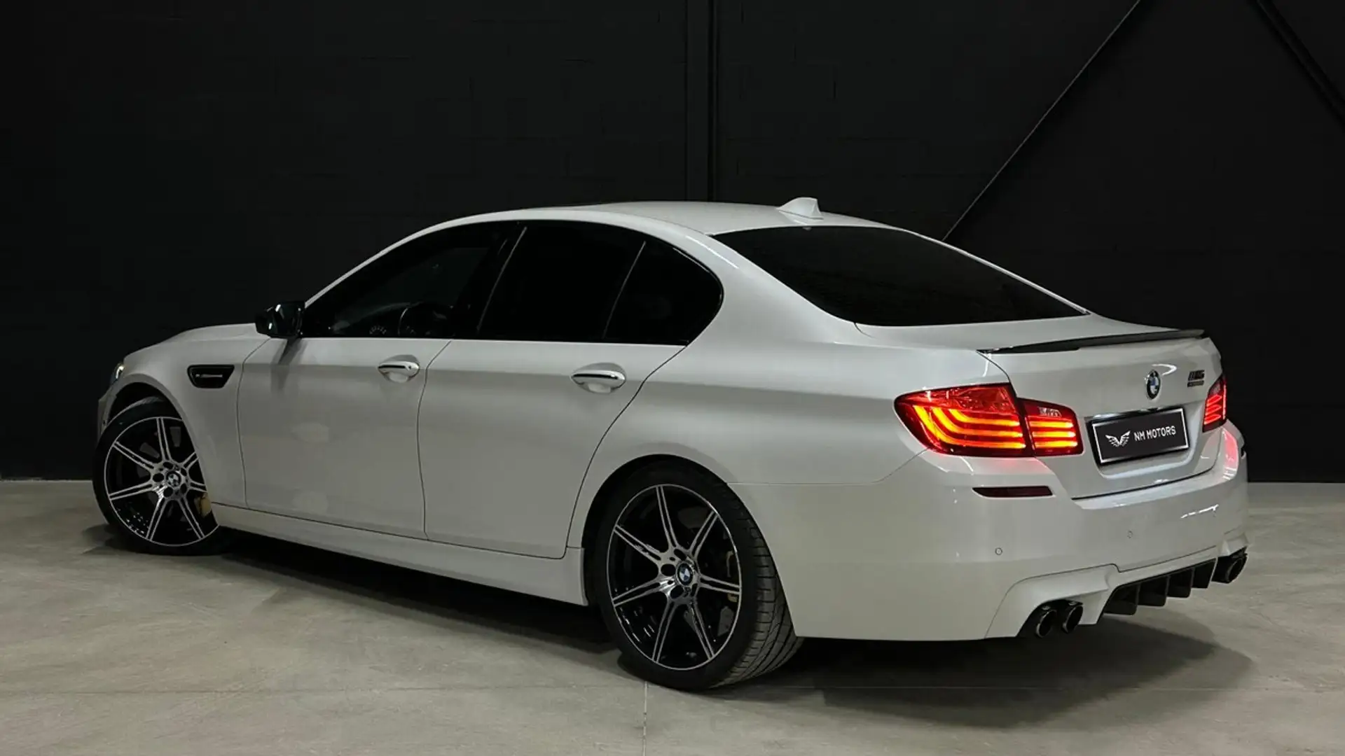 BMW M5 F10 Compétition dition 600 CH Blanc - 2