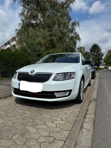 Imagine Skoda Octavia Combi 2.0 TDI DSG Edition