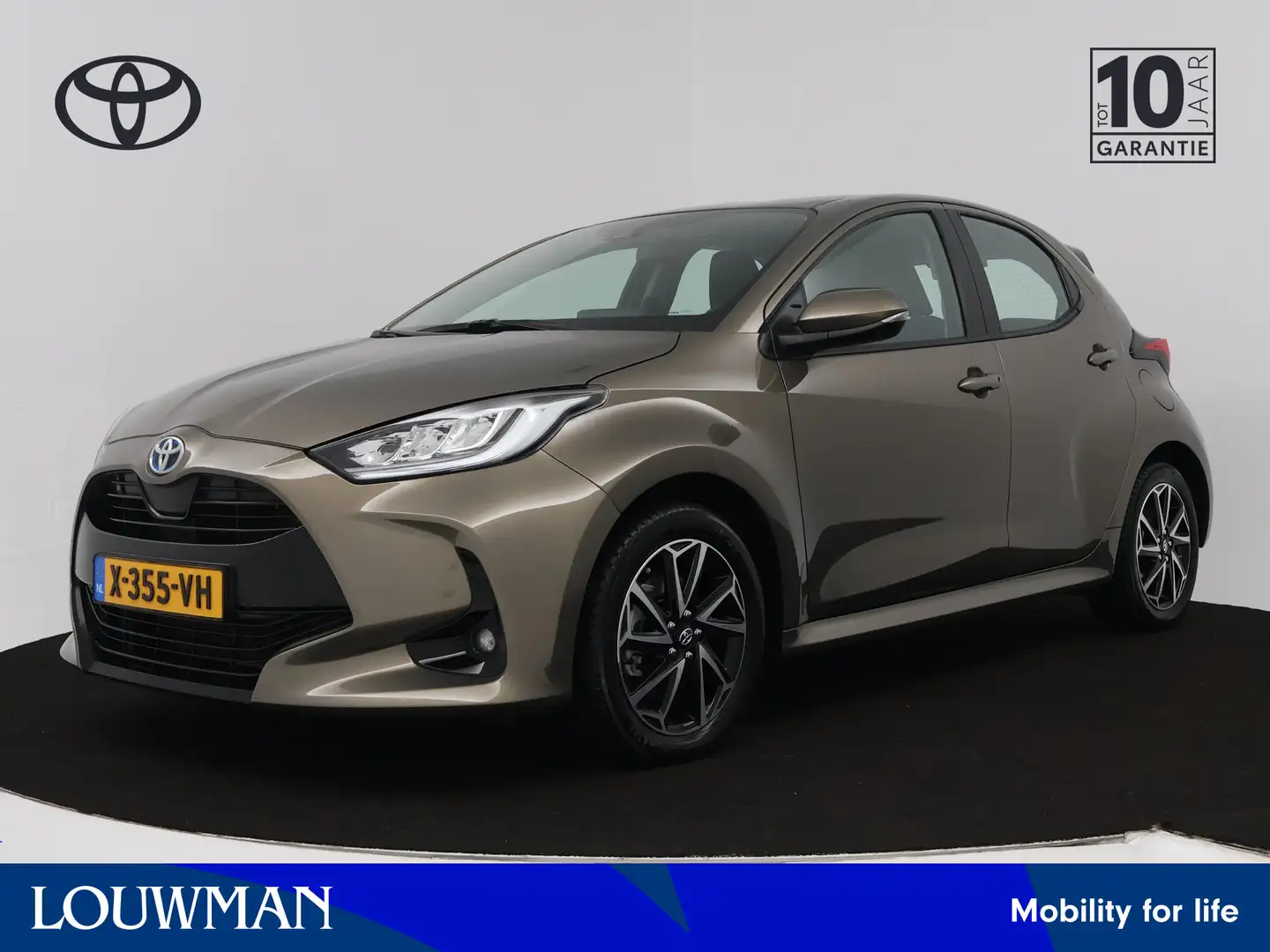 Toyota Yaris 1.5 Hybrid Business Plus Groen - 1