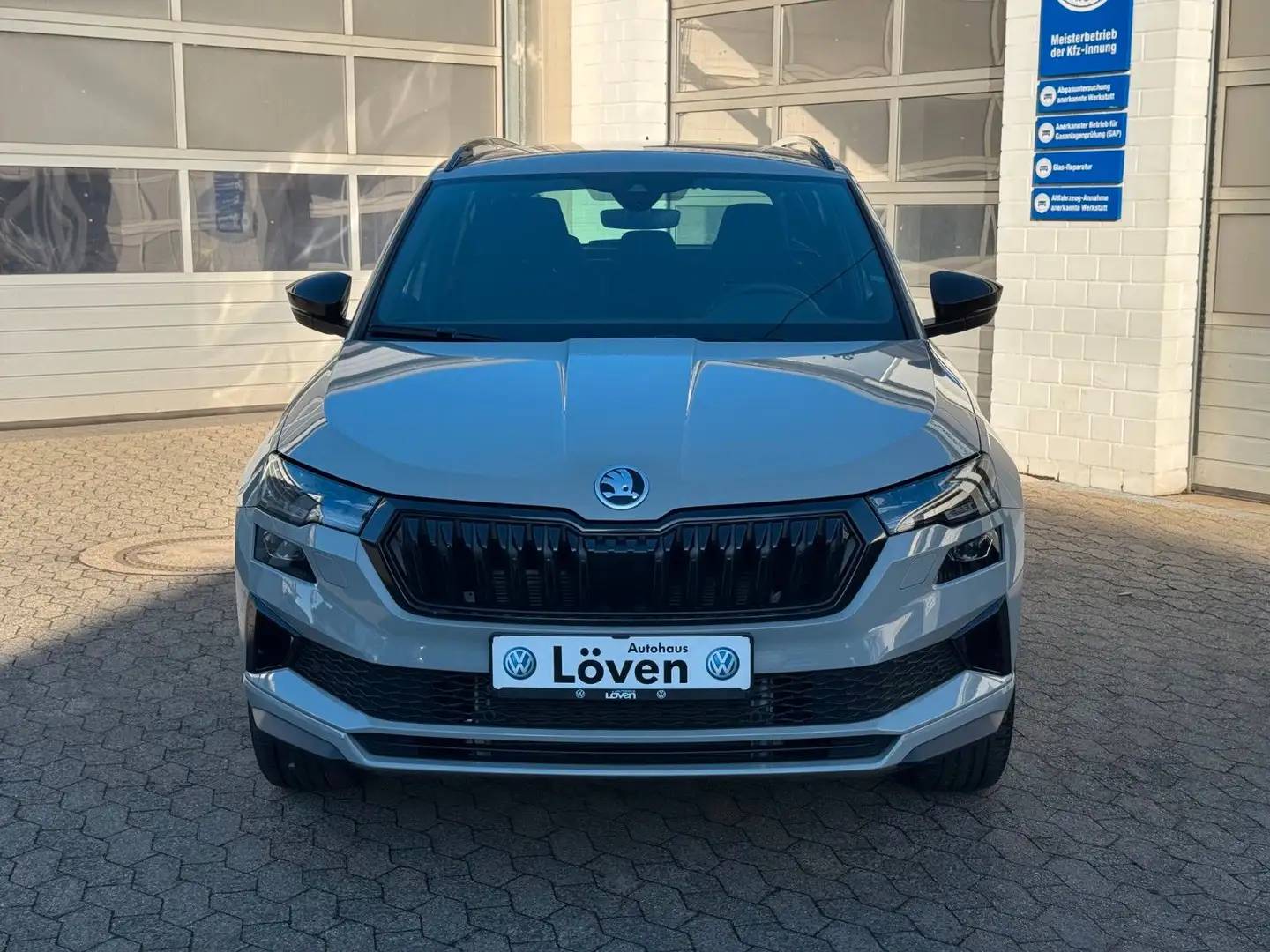 Skoda Karoq 2.0 TDI DSG 4x4 Sportline|AHK|Matrix|Kamer Grau - 2