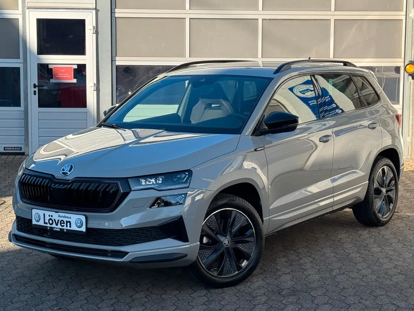 Skoda Karoq 2.0 TDI DSG 4x4 Sportline|AHK|Matrix|Kamer Grau - 1