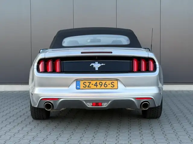 Ford Mustang view 8