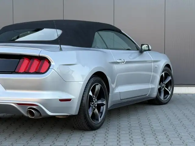 Ford Mustang view 5