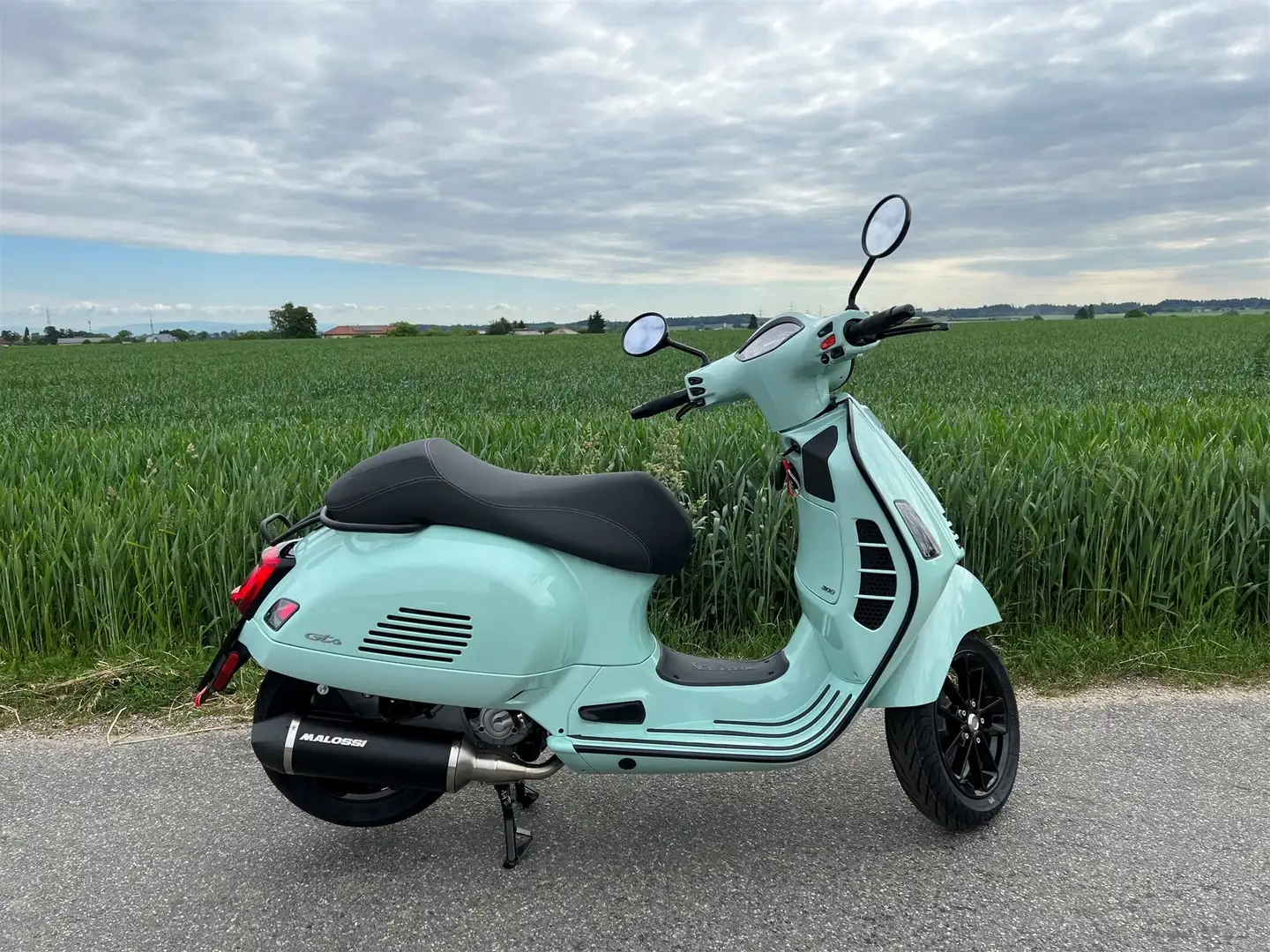Vespa GTS 300 Schwarz Umbau/ Top Preis - 1