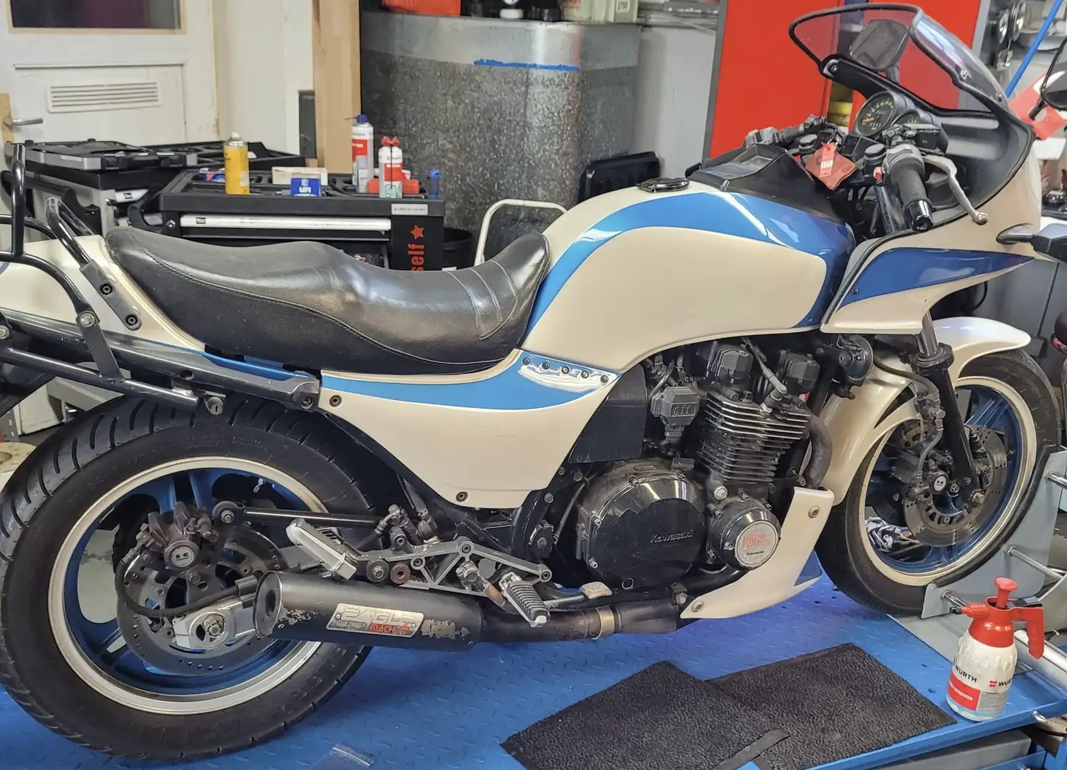 Kawasaki GPZ 1100 - 1