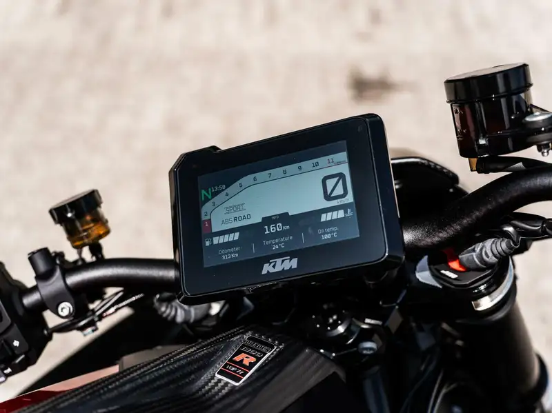 KTM 1300 SuperDuke GT - foto 8