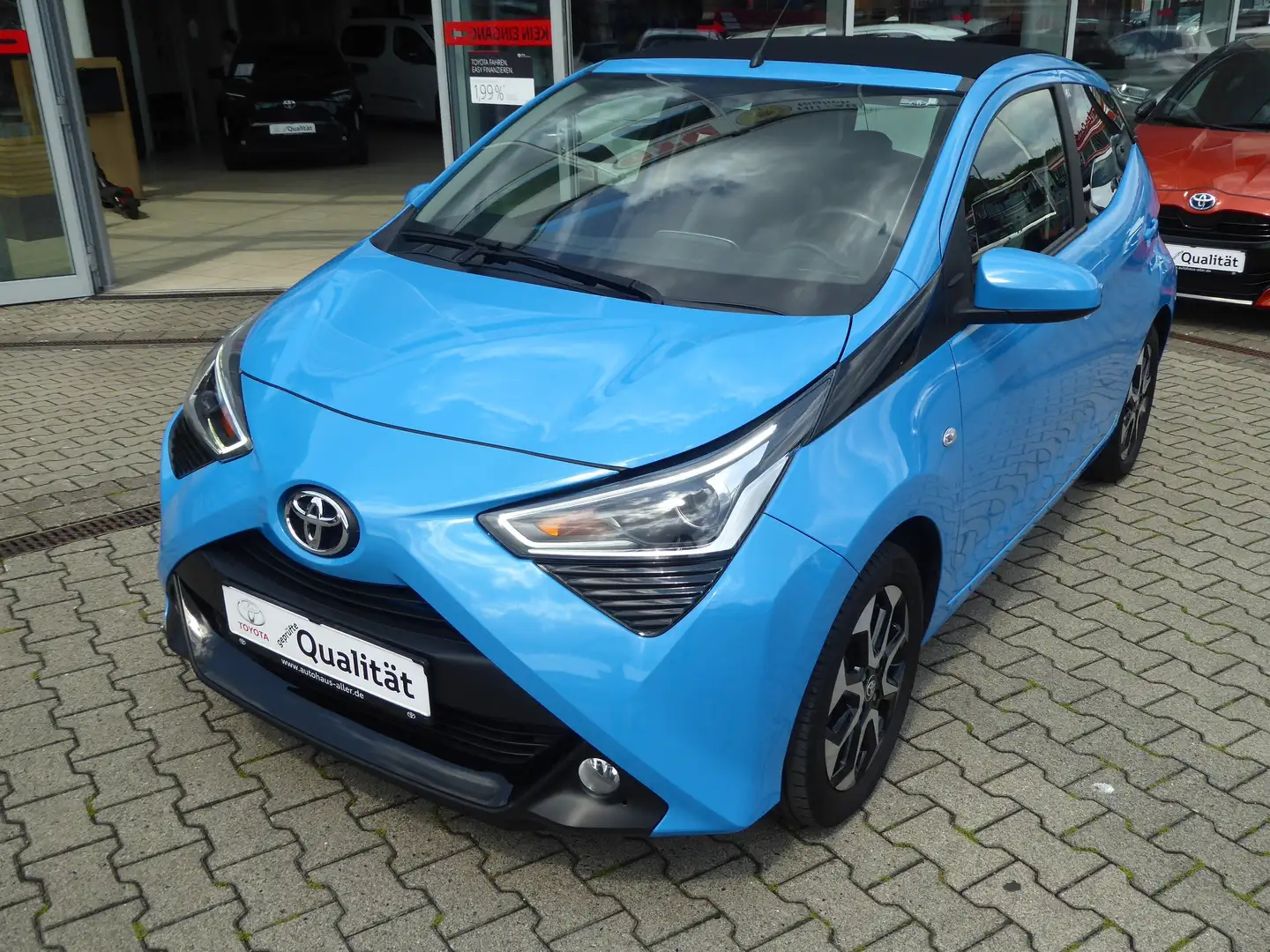 Toyota Aygo x-sky Blau - 1