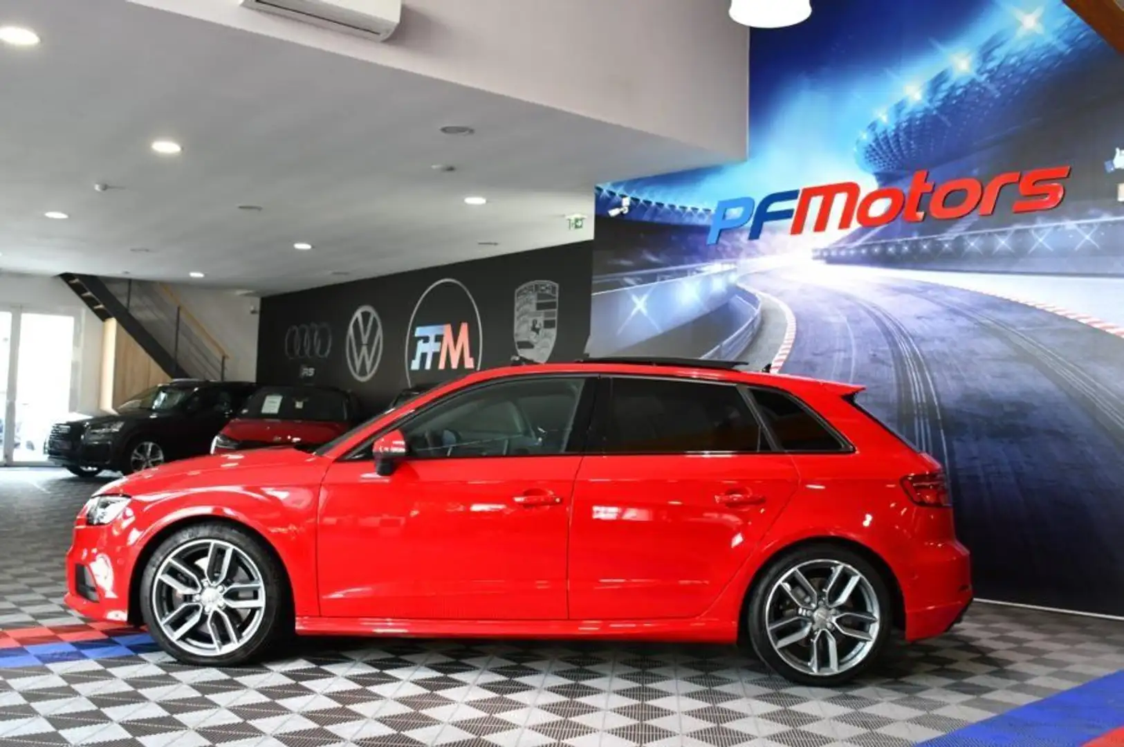 Audi S3 Sportback 2.0 TFSI 300 Quattro S-Tronic GPS Virtua Rouge - 2