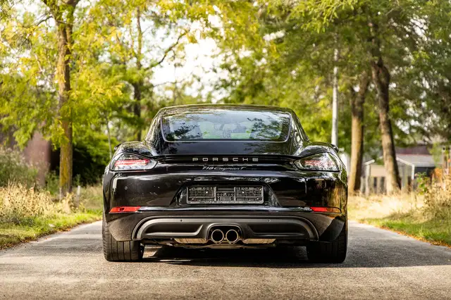 Porsche 718 Cayman view 21