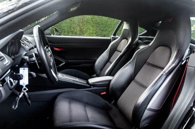 Porsche 718 Cayman view 6
