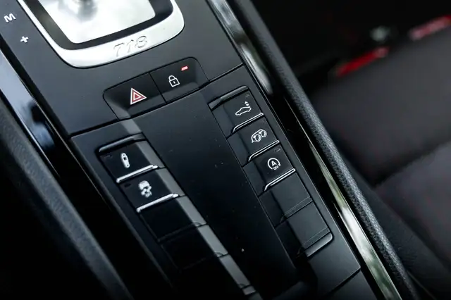 Porsche 718 Cayman view 14