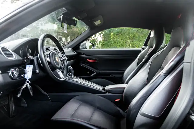 Porsche 718 Cayman view 5