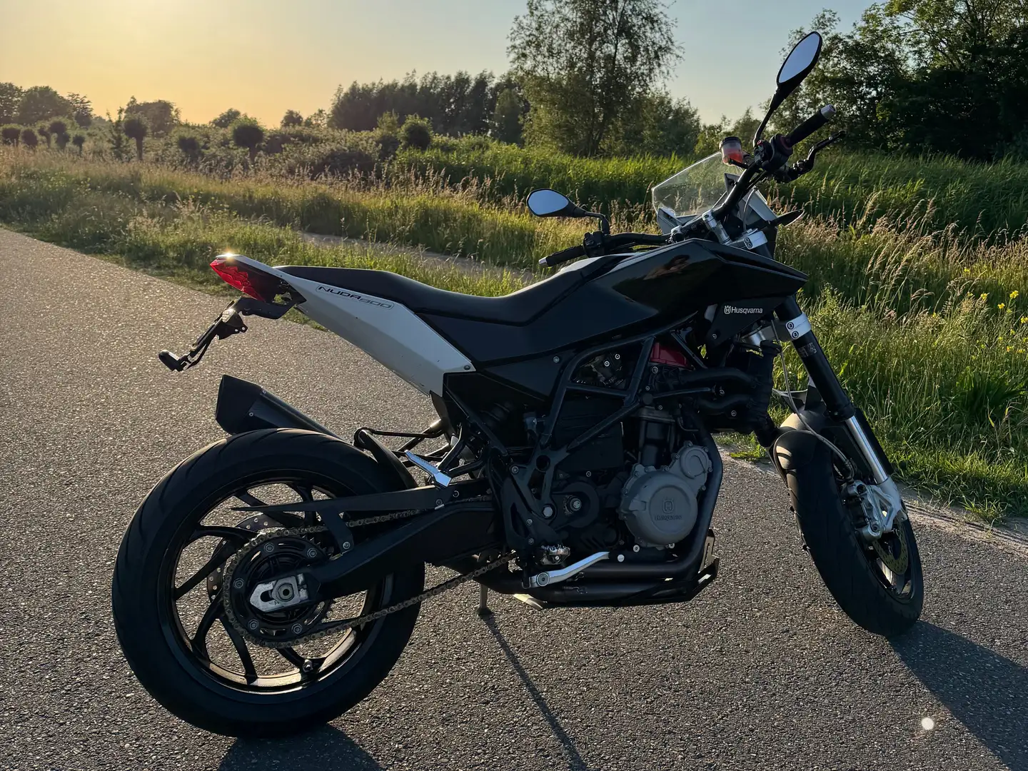 Husqvarna Nuda 900 Bílá - 1