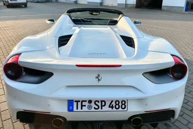 Ferrari 488 view 16