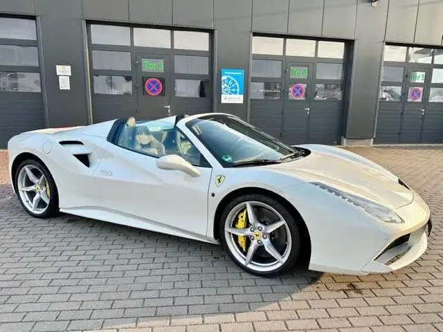 Ferrari 488 view 17