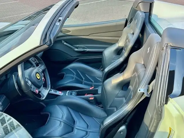 Ferrari 488 view 9