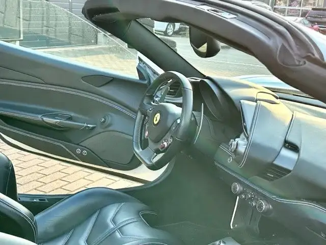 Ferrari 488 view 12