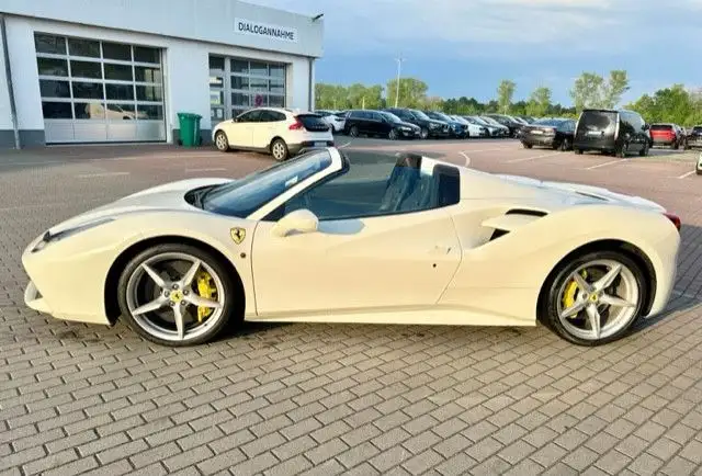 Ferrari 488 view 14