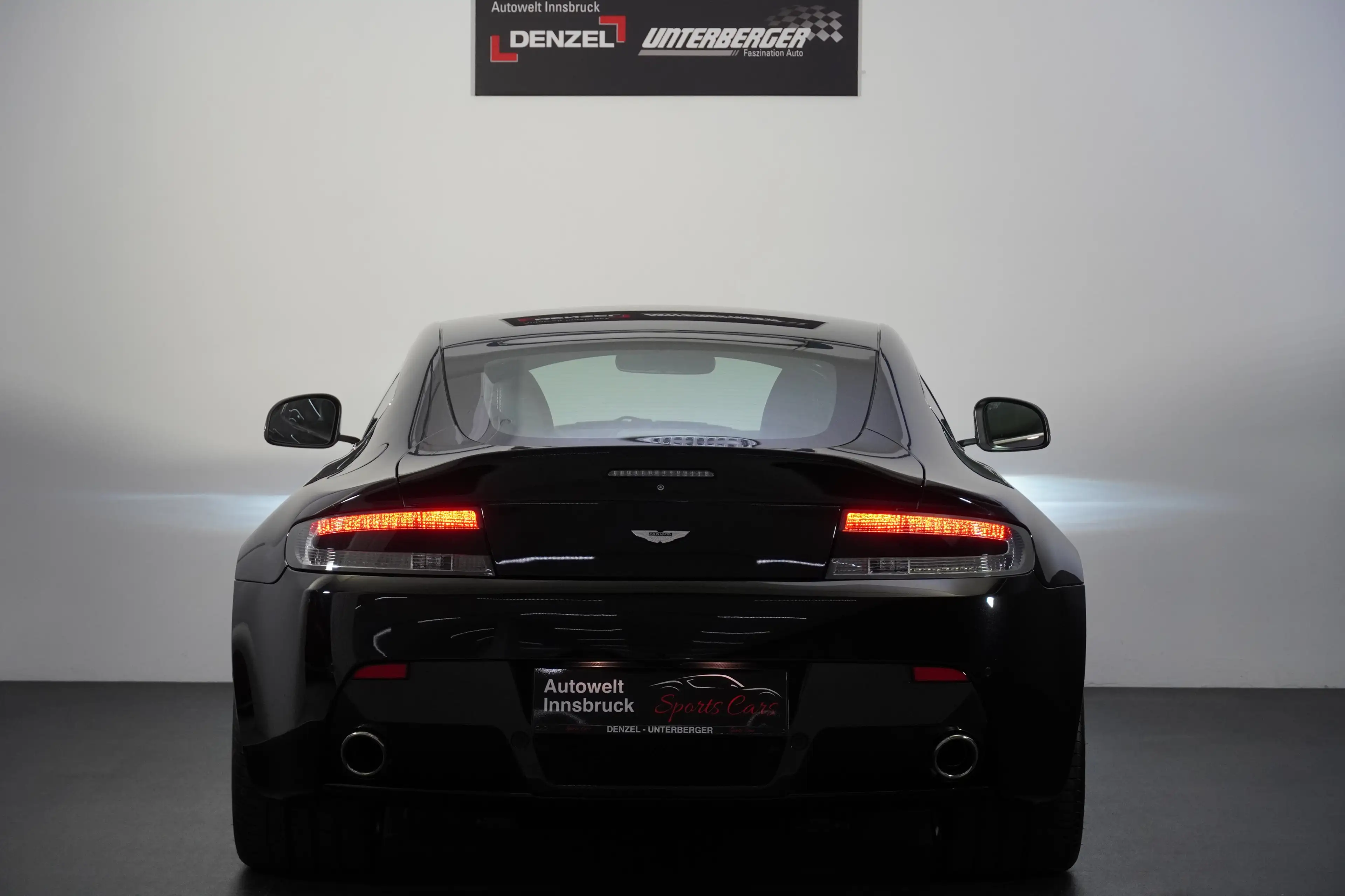 Aston Martin Vantage V12 Vantage — photo 9