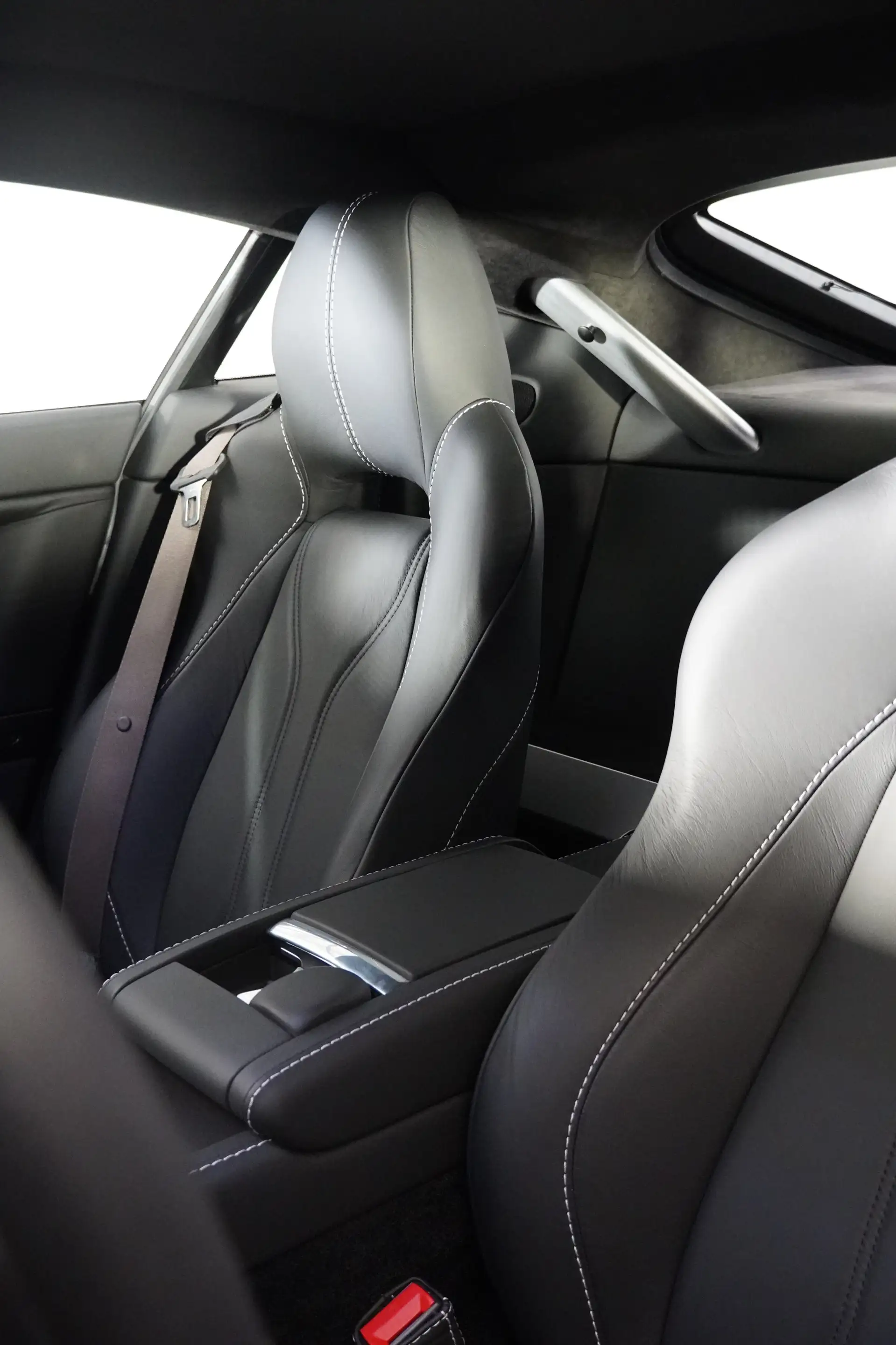 Aston Martin Vantage V12 Vantage — photo 15