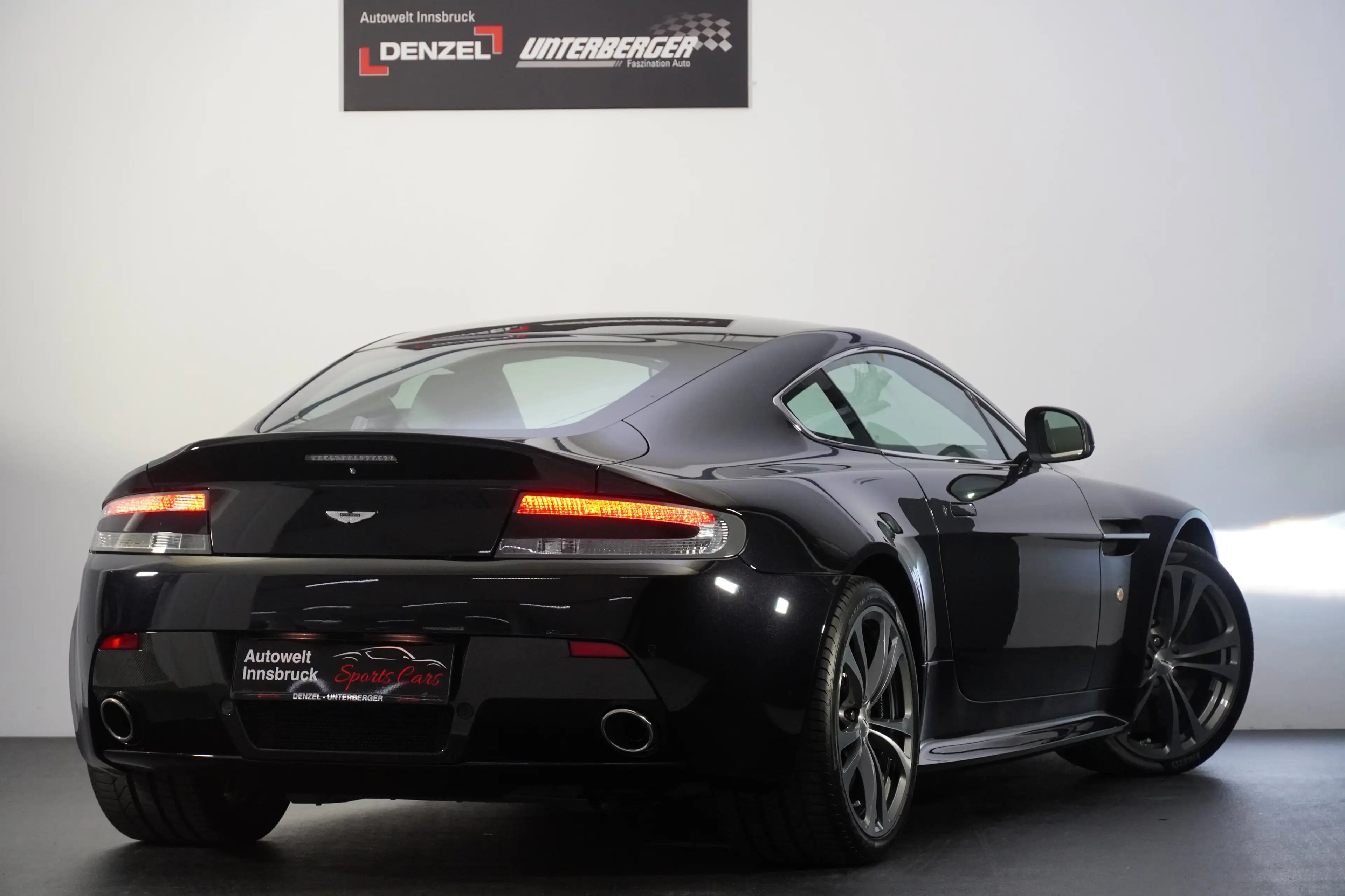 Aston Martin Vantage V12 Vantage — photo 3
