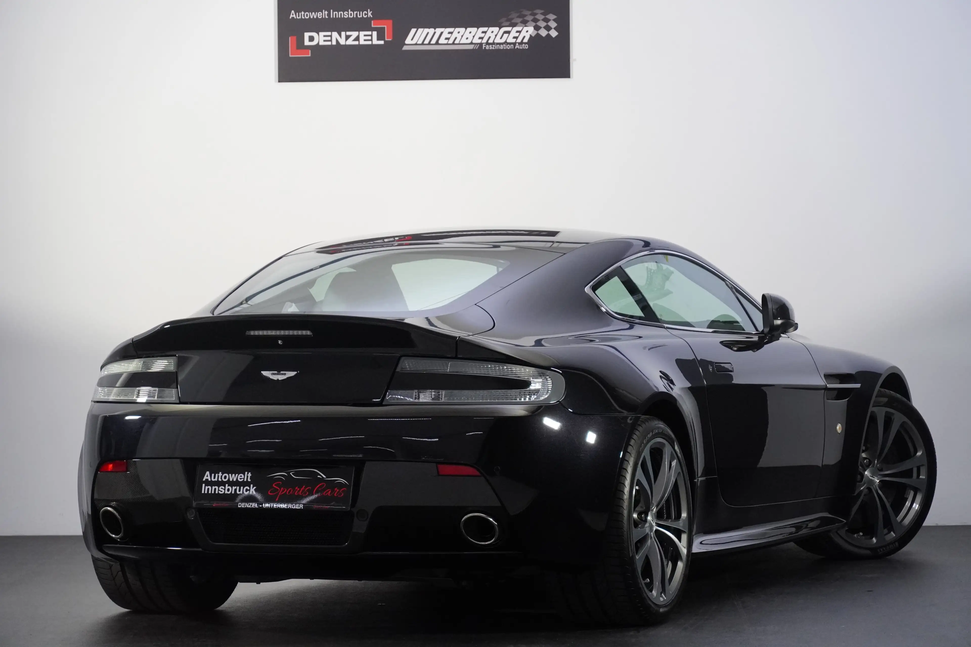 Aston Martin Vantage V12 Vantage — photo 4