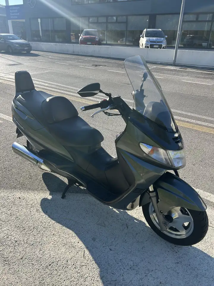 Suzuki Burgman 400