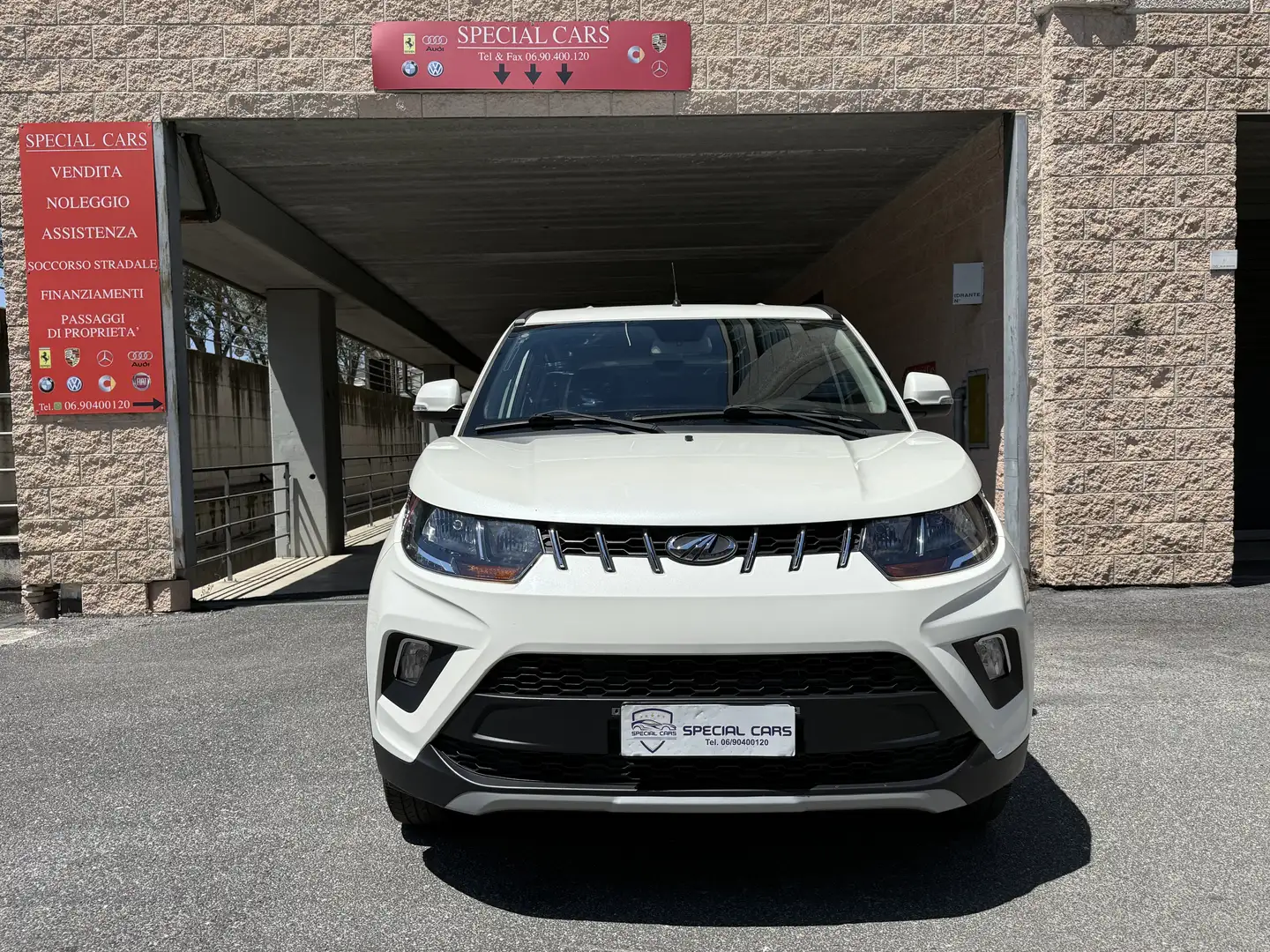 Mahindra KUV100 1.2 K8 m-Bifuel GPL Weiß - 1