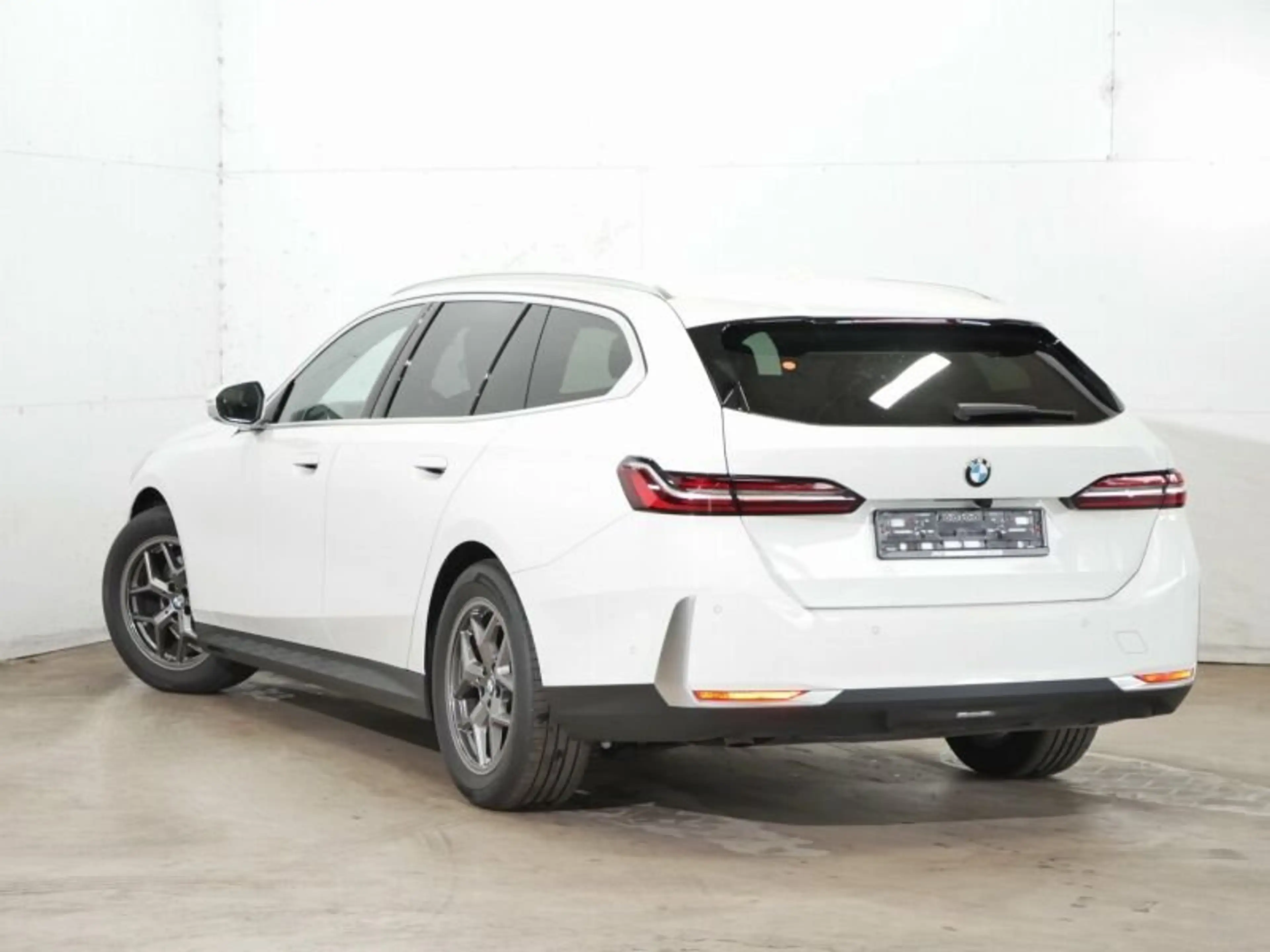 BMW 520 d AT ACC Park+ HuD H&K AHK Sitzbelüf. Alarm — photo 2