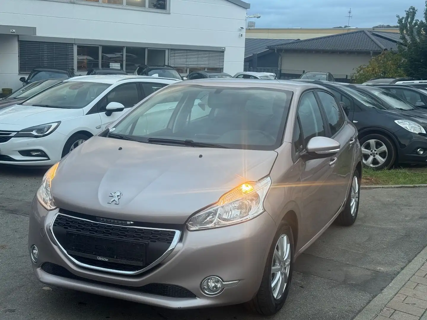 Peugeot 208 Active*NEU*TÜV*KLIMA* gepflegt*NUR*94KM Grau - 1