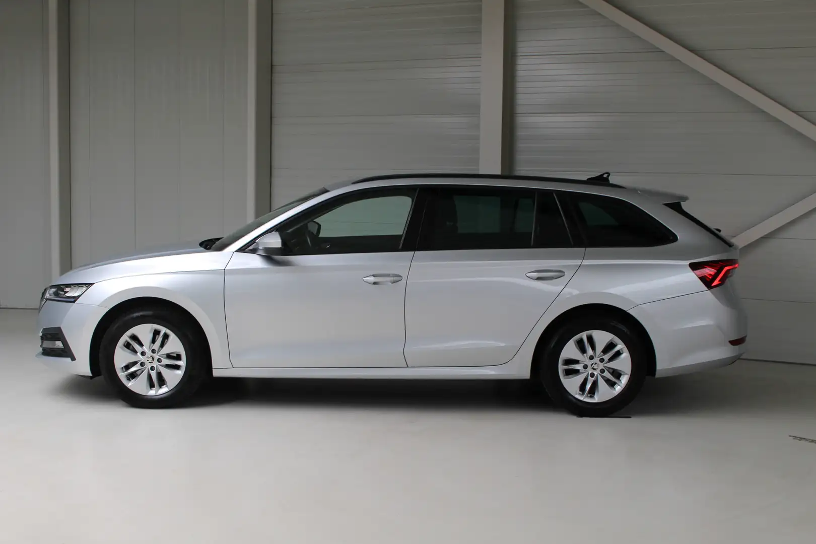 Skoda Octavia Combi 1.0 TSI Business Edition Navigatie | Climate Grijs - 2