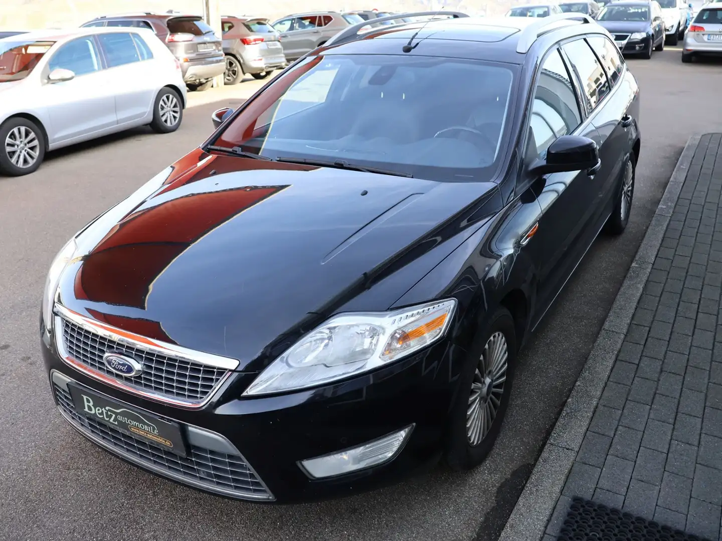 Ford Mondeo Turnier Titanium Navi PDC Schiebedach Noir - 1