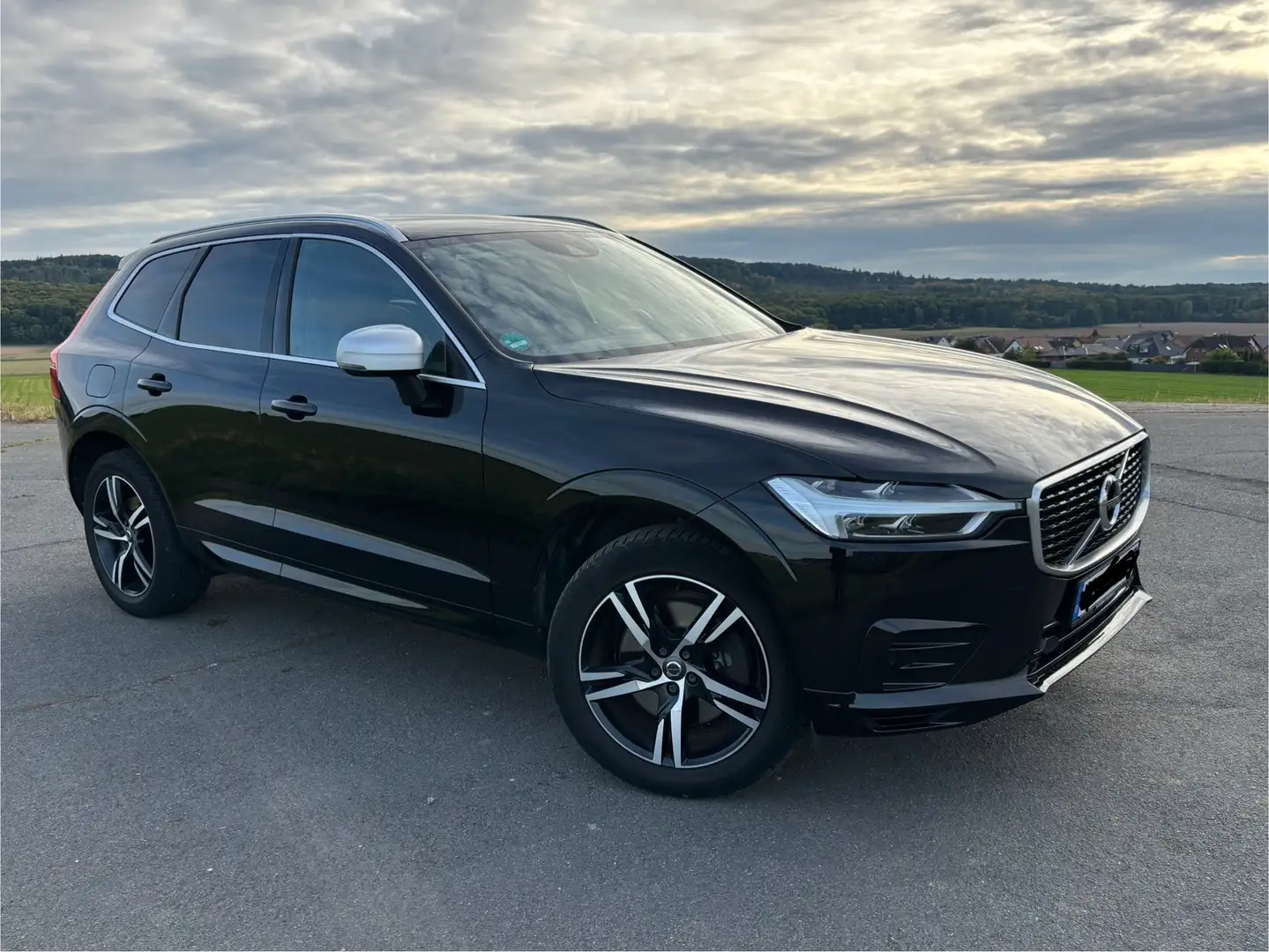 Volvo XC60 R Design 2WD Schwarz - 2