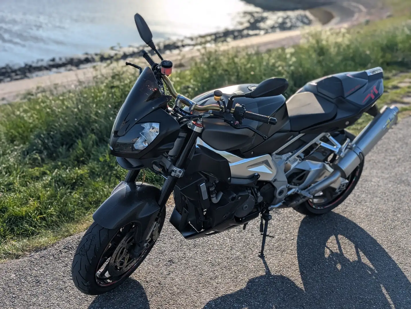 Aprilia Tuono 1000 R V2 Schwarz - 2