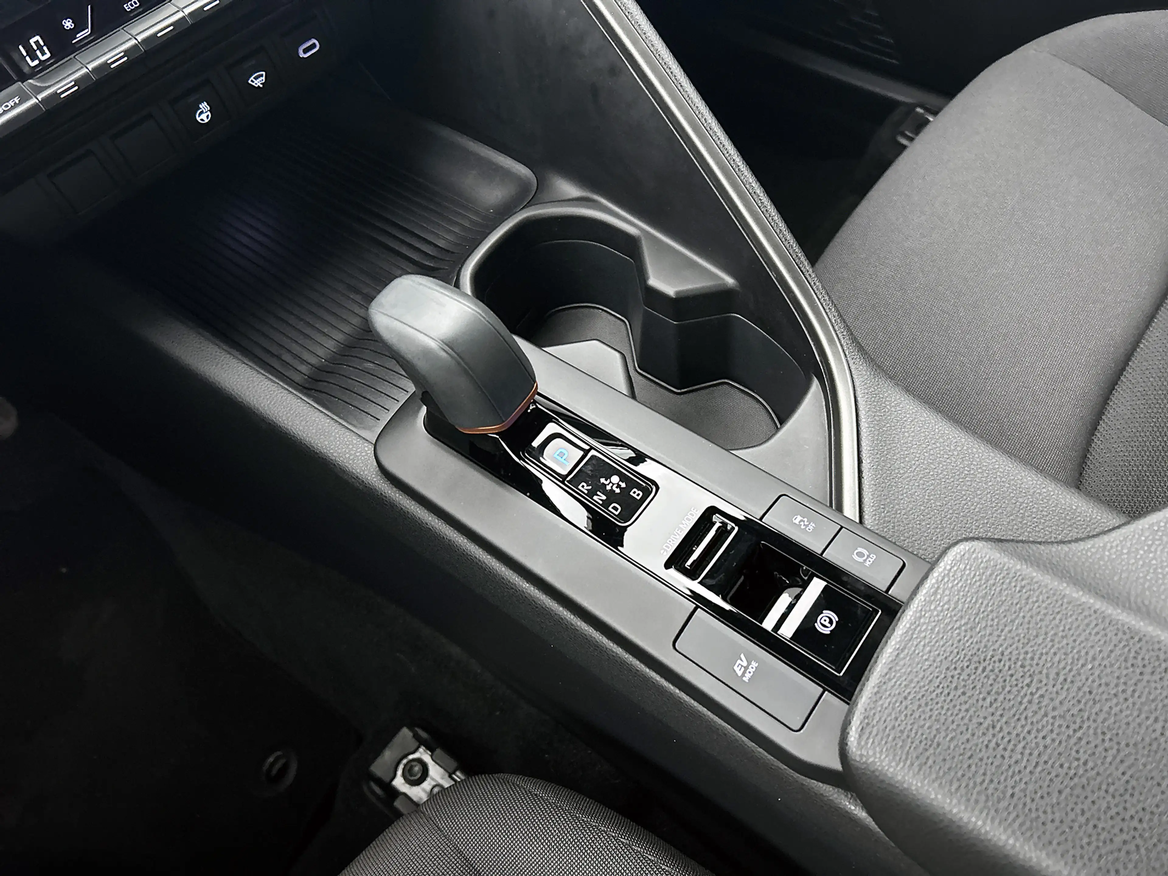 Toyota C-HR 1.8 Hybrid 140 Dynamic + | Stoel+Stuurverwarming | — photo 11