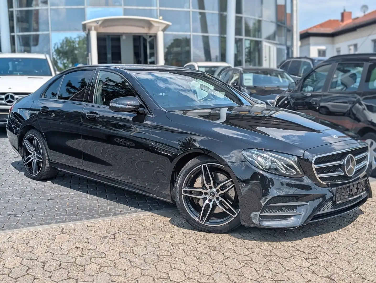 Mercedes-Benz E 200 d  AMG-Line.  AHK. RFK. Navi. *Distronic* Noir - 2