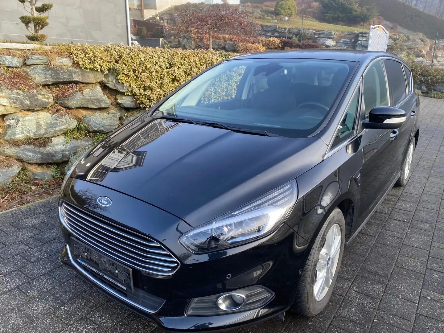 Ford S-Max Titanium 2,0TDCi DPF 110kW (150PS) PowerShift Schwarz - 2