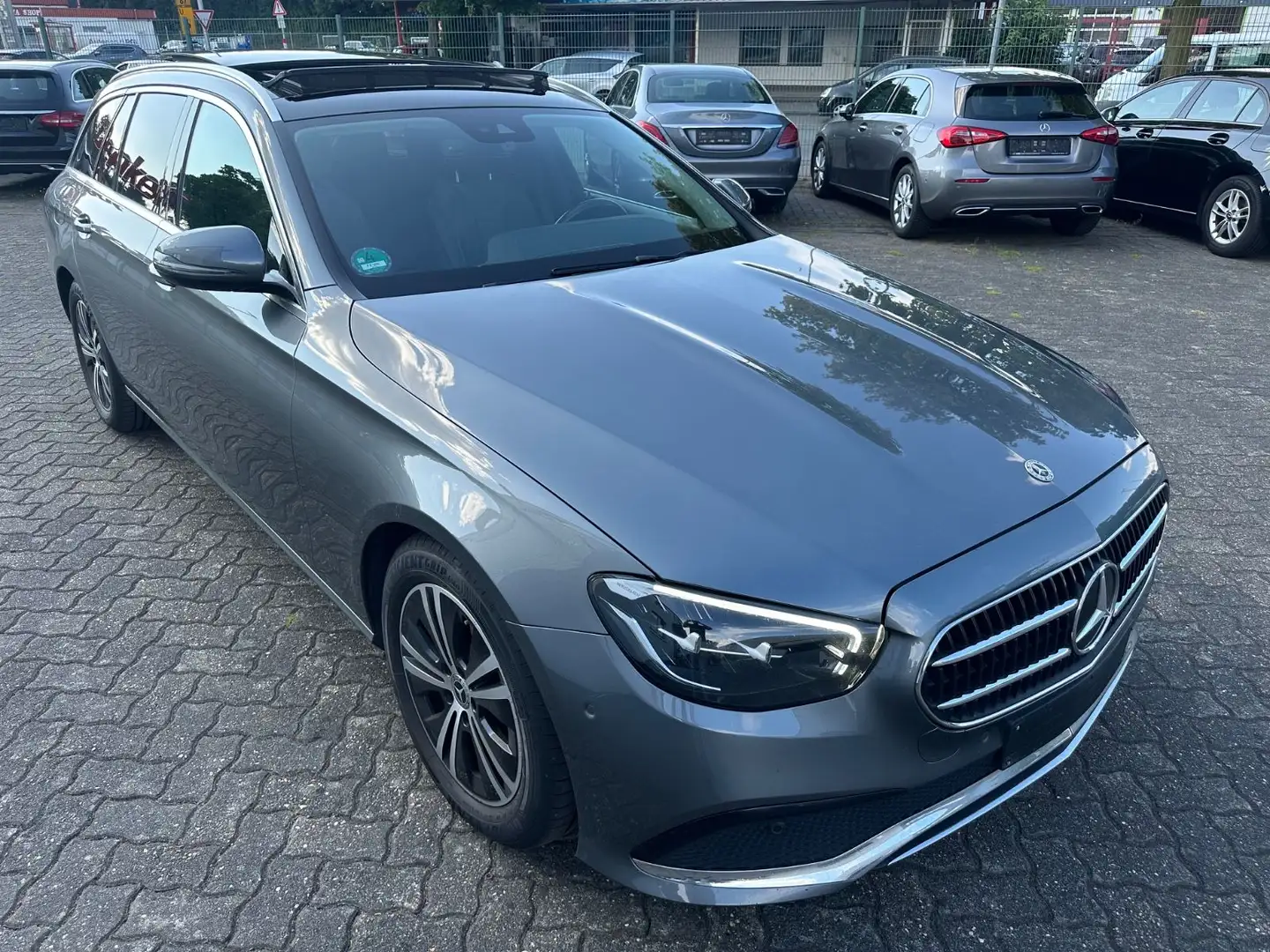 Mercedes-Benz E 220 d T 9G Avantgarde Pano LED Kamera Memory Gris - 2